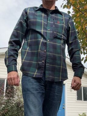 Fjällräven Fjallglim Flannel — Navy/Green Plaid — Size L (Relaxed Fit)